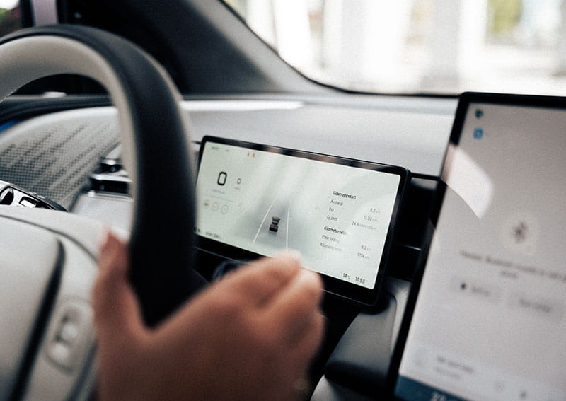 מבט על תצוגת טווח נסיעה בלוח המחוונים הדיגיטלי של מכונית אקספנג