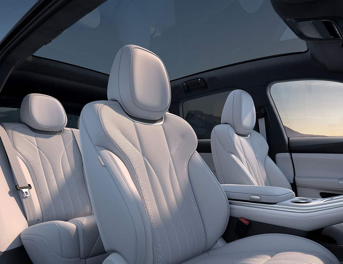 מושבים בריפוד אפור בהיר