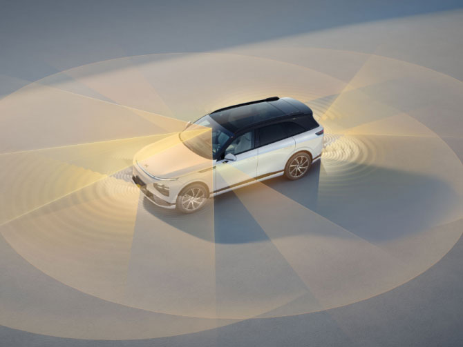 הדמייה של פעולת המצלמות והחיישנים לסיוע בנהיגה באקספנג G6